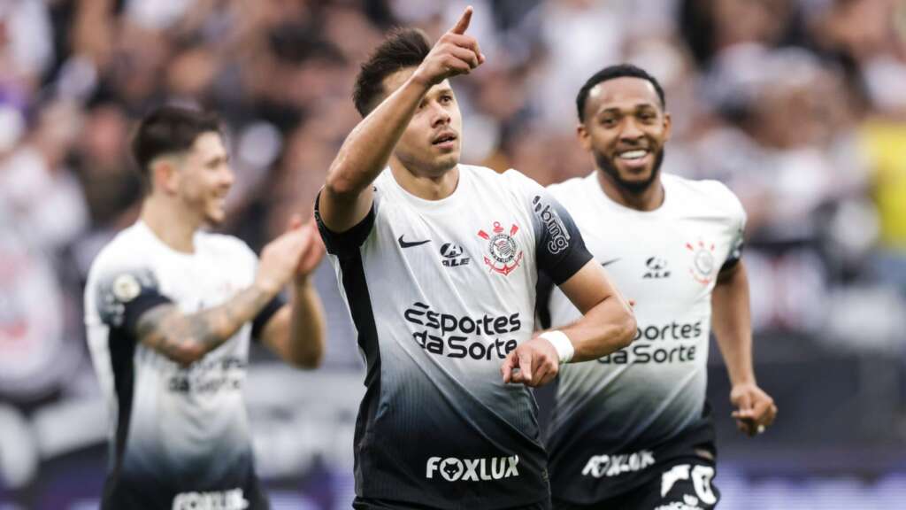 Corinthians 3 x 0 Atlético-GO - Timão se reabilita na estreia de Depay