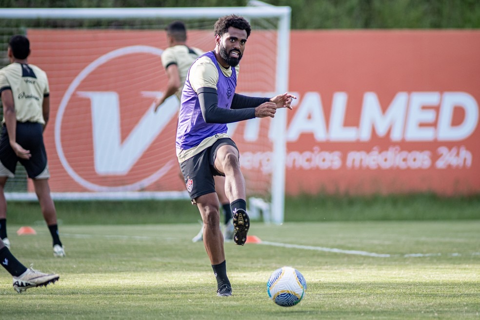 Vitória pode ter retorno de volante para reta final do Brasileirão (Foto: Victor Ferreira / EC Vitória)