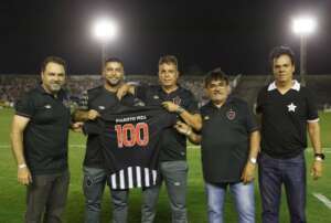 Série C: Evaristo Piza recebe homenagem após completar 100 jogos no Botafogo-PB