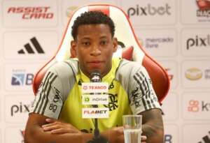 Gonzalo Plata é apresentado pelo Flamengo: 