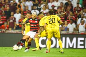 Jogadores admitem partida ruim do Flamengo, mas confiam em reviravolta