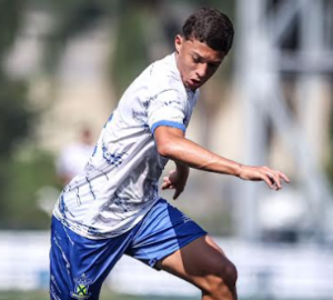 Destaque da base do Santo André assina primeiro contrato profissional com apenas 16 anos