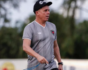 Invicto no Almeidão, técnico do Botafogo-PB vai usar fator casa em busca do acesso