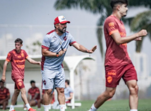 Técnico do Vila Nova analisa goleada sofrida contra o Ceará na Série B: 