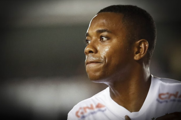 Julgamento de recurso de Robinho é adiado