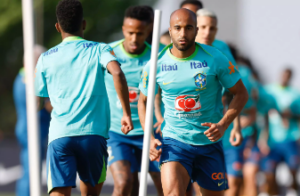 'Parecia a minha primeira convocação para a seleção', diz Lucas Moura