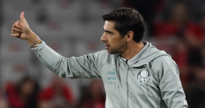 'Os desvios cometidos não fazem a regra', diz Abel Ferreira em novo pedido de desculpas