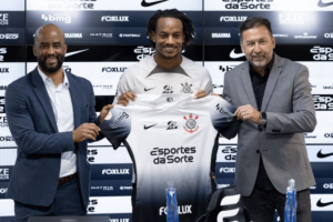 Estrangeiros são apresentados no Corinthians e exaltam estrutura: 'Exigência é maior'