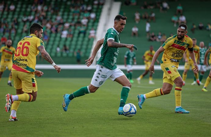 Luan Dias em ação pelo Guarani