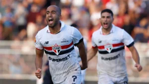 Lucas Moura diz entender críticas ao São Paulo e pede foco para o 'jogo mais importante do ano'