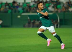 Série B: Atacante do Goiás enfrenta polêmica e pode deixar o clube