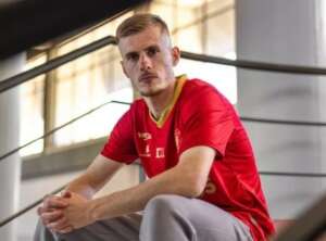 Vasco contrata meia suíço e mira zagueiro do Newell's Old Boys