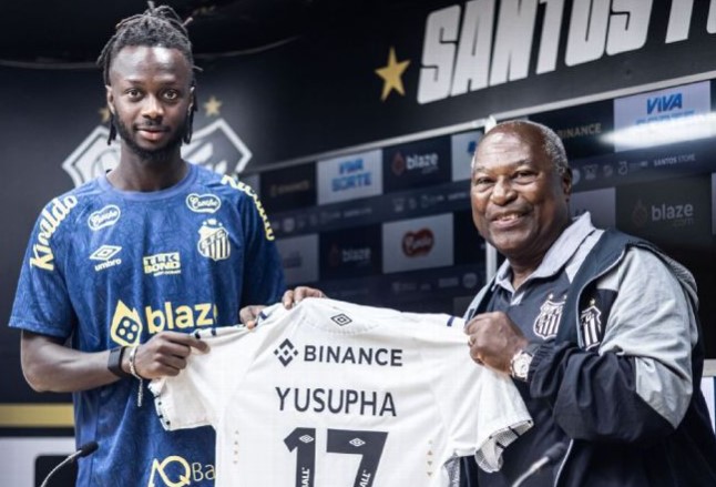 Apresentado pelo Santos, atacante de Gâmbia celebra oportunidade