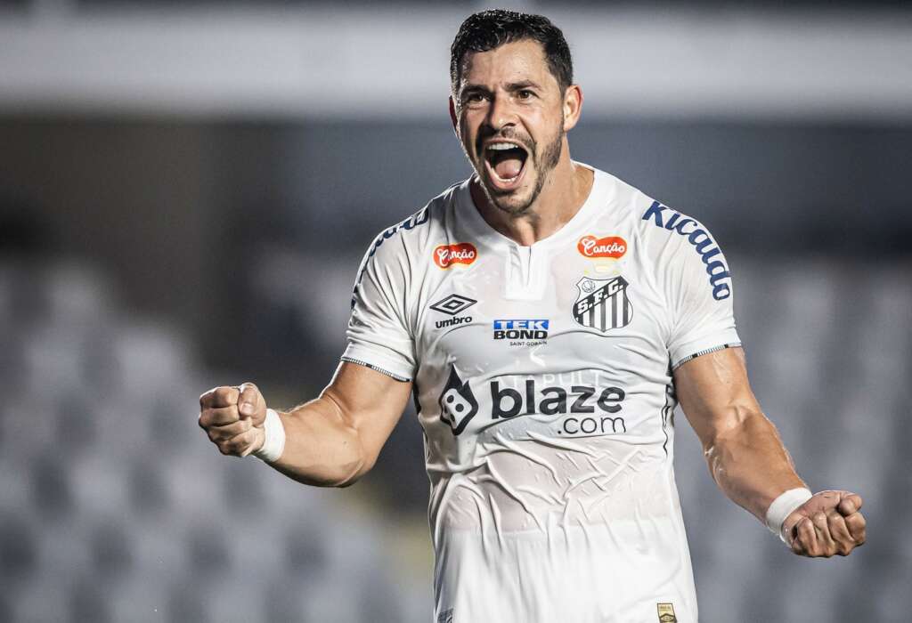 Giuliano vibra com vitória e liderança do Santos na Série B: ‘Grande passo para nosso objetivo’