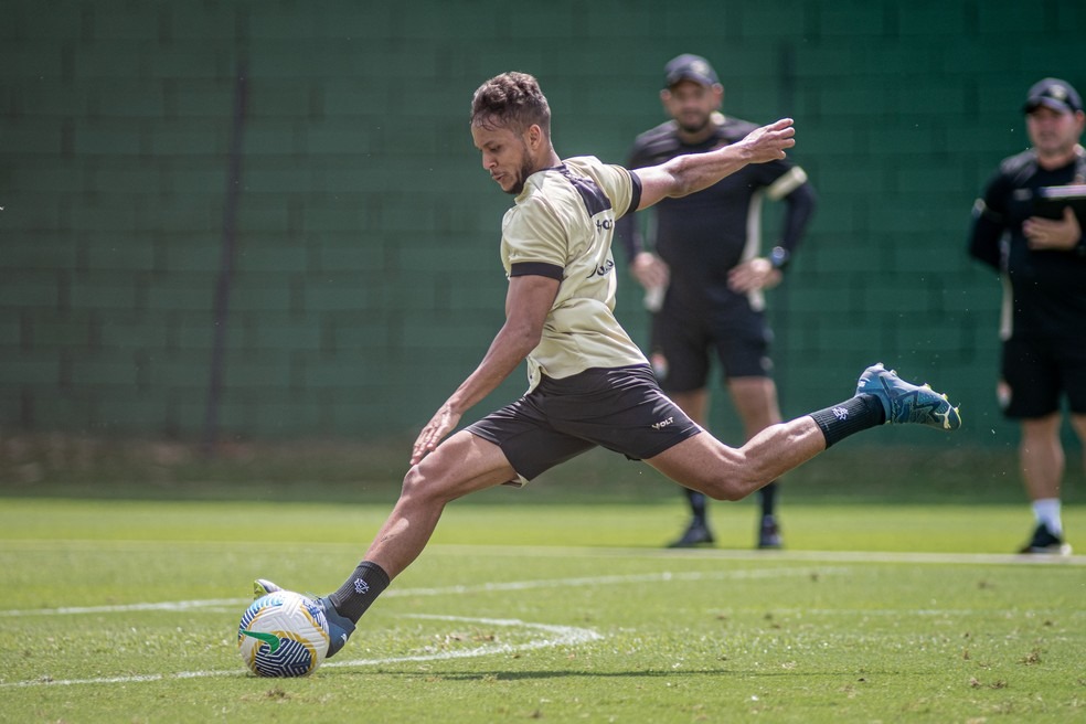 Vitória: Gabriel Santiago se coloca à disposição de Carpini para livrar time do Z-4 (Foto: Victor Ferreira/EC Vitória)