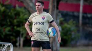 Vitória tem retorno de volante da base e Osvaldo trabalha na academia