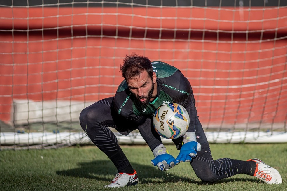 Goleiro do Vitória destaca 'felicidade' por voltar aos gramados após seis meses (Foto: Victor Ferreira / EC Vitória)