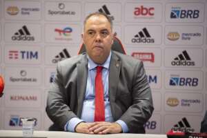 Marcos Braz reclama de som alto em vestiário antes de Corinthians x Flamengo