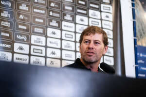 Técnico do Vasco exalta postura dos jogadores após eliminação: 