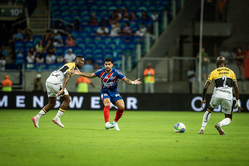 Alvo de críticas, Cauly marca em jogo de número 100 pelo Bahia (Foto: Rafael Rodrigues/EC Bahia)