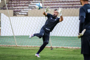 Série C: Técnico da Ferroviária blinda goleiro para jogo do acesso: 