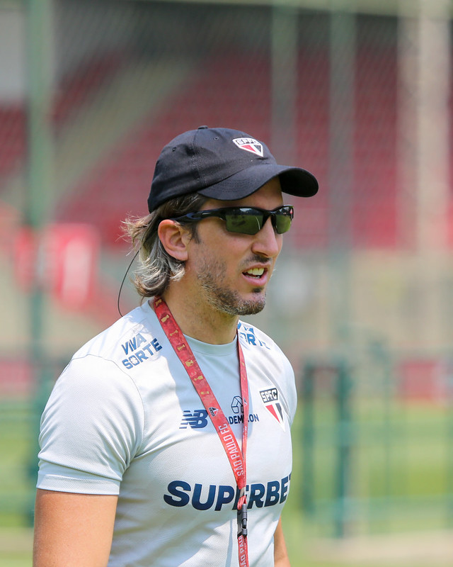 Zubeldía dá espaço para a base em treino do São Paulo e prepara time para jogo com Cuiabá