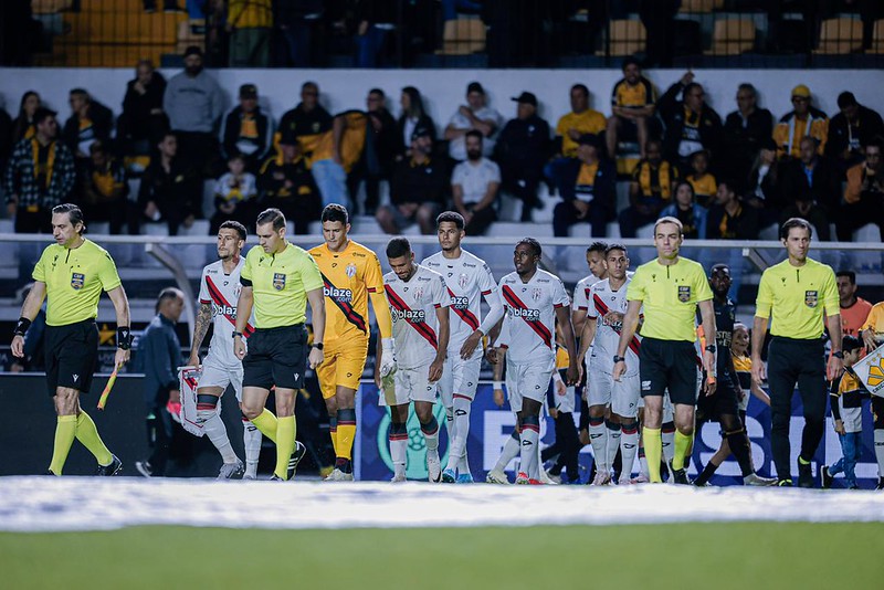 Baralhas reclama de falha em gols tomados pelo Atlético-GO no Brasileirão (Foto: Divulgação/Atlético-GO)