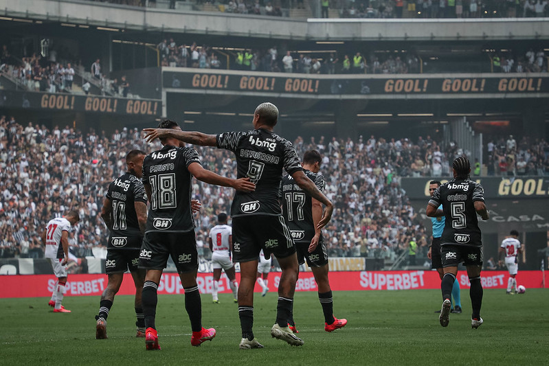 Volante do Atlético-MG classifica empate com Vitória como "inaceitável" após abrir 2 a 0 (Foto: Pedro Souza / Atlético)