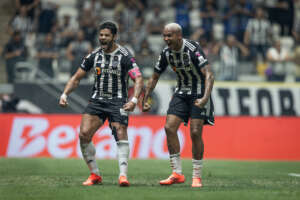 Atlético-MG 2 x 1 Grêmio - Hulk quebra recorde e Galo vence jogo atrasado da Série A