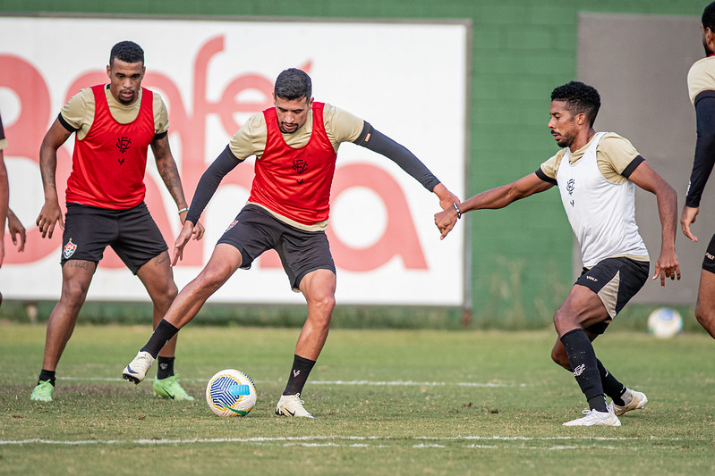 Vitória finaliza preparação para enfrentar Fluminense com novidade (Foto: Victor Ferreira/ECV)