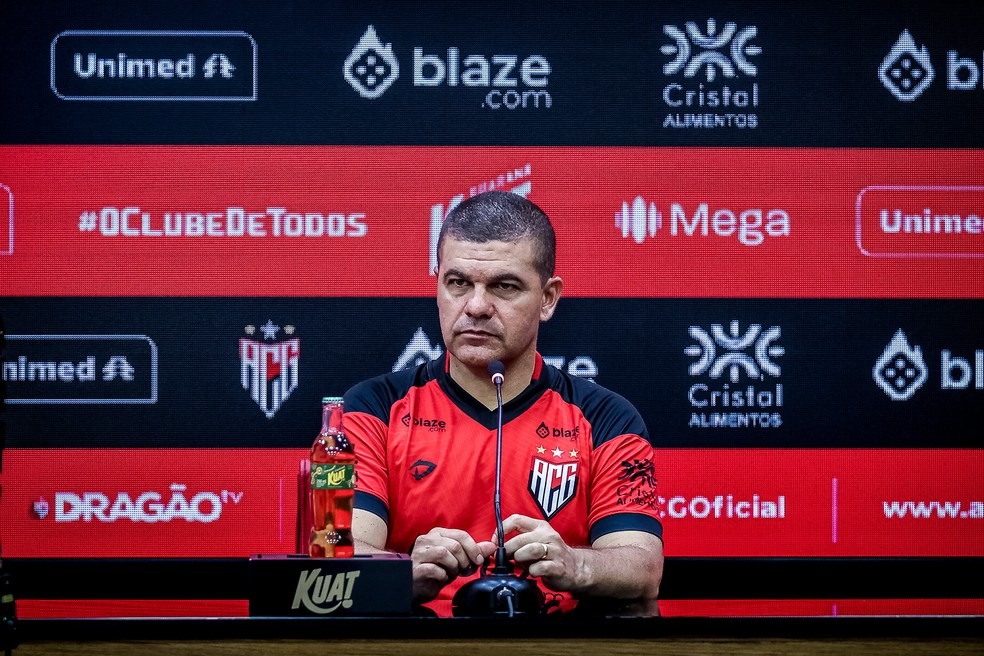 Técnico do Atlético-GO avalia comprometimento do time em fase complicada no Brasileirão (Foto: Ingryd Oliveira/ACG)