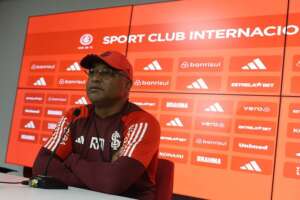 Roger Machado vê Inter em boa fase, mas descarta favoritismo no Gre-Nal: 'Jogo de xadrez'