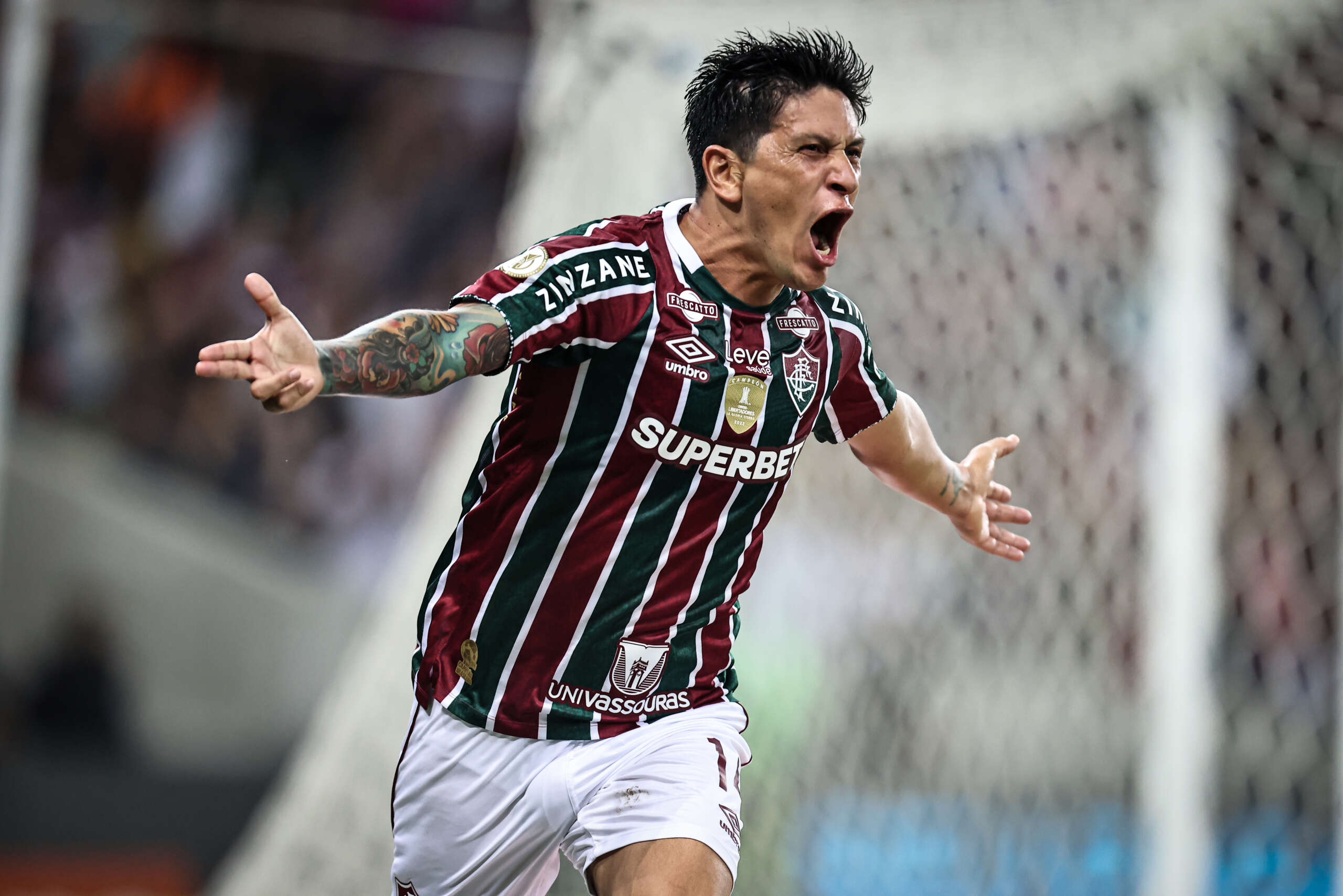 Cano volta a marcar pelo Fluminense