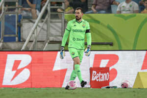 Goleiro do Cuiabá lamenta novo revés: 