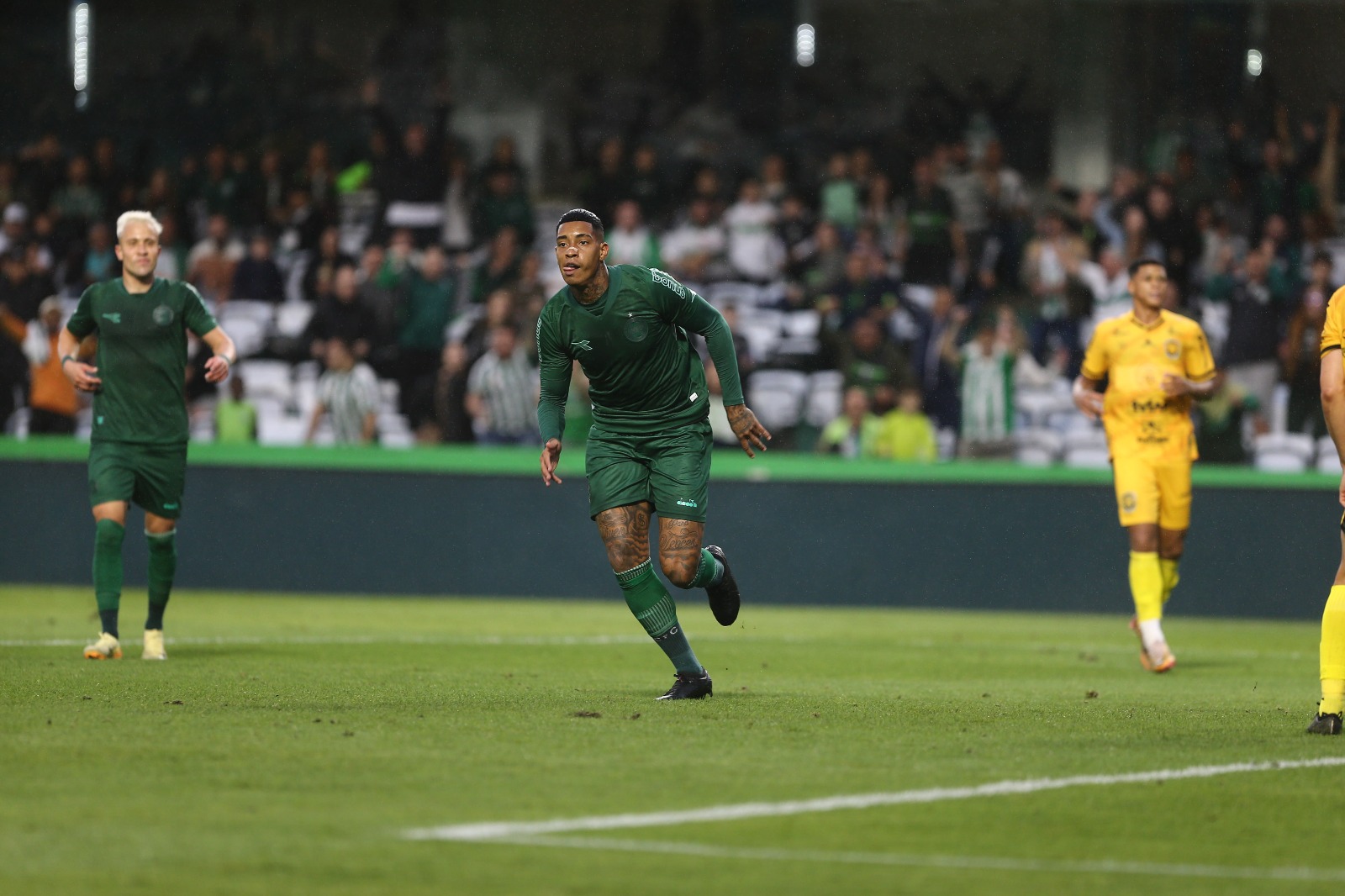 Alef Manga marca na vitoria do Coritiba na Serie B