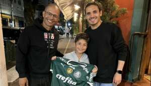 Ídolo do Palmeiras se emociona em homenagem a Veiga: 'goleador de um clube pesado'