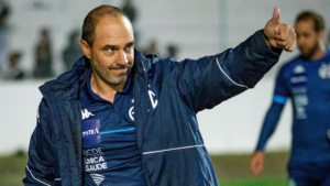 Allan Aal completará 300 jogos como técnico e quer manter Guarani na Série B