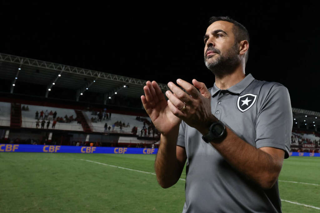 Artur Jorge, do Botafogo, concorre a prêmio de melhor técnico do mundo