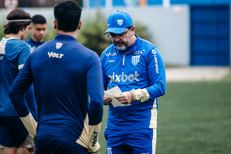 Avaí estaciona na tabela e técnico faz análise da Série B: 'Nivelada demais'