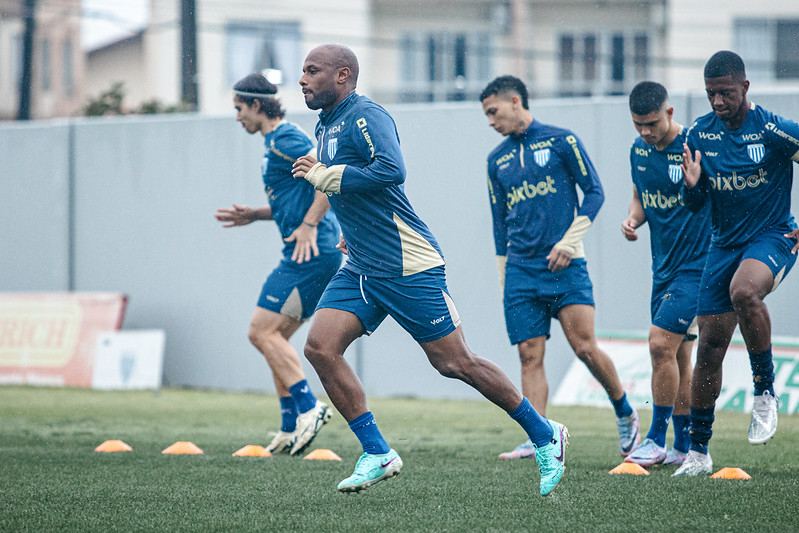 Avaí tem desfalque no ataque, mas deve manter time titular para buscar reabilitação na Série B