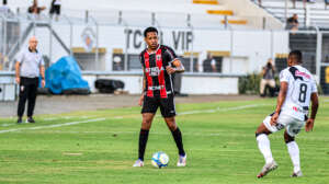 Volante diz que Botafogo-SP vai aproveitar jogo atrasado para 'sair do Z-4' da Série B