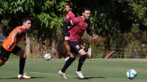 Lateral fala sobre chegada de novo técnico e quer reabilitação do Botafogo-SP na Série B