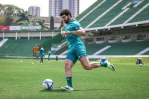 Bruno Mendes sofre nova lesão e desfalca Guarani por mais duas semanas na Série B