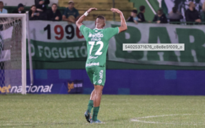 Com 21 anos, Ítalo vira herói da Chape e projeta ‘jogo difícil’ contra Operário na Série B