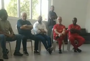 Torcida tem reunião com Mano e diretores e cobra reação do Fluminense