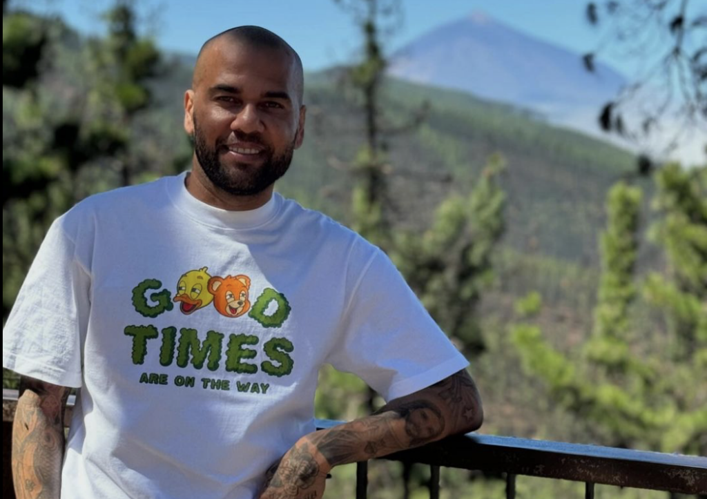 Daniel Alves publica foto pela primeira vez desde que saiu da prisão: ‘Bons tempos a caminho’