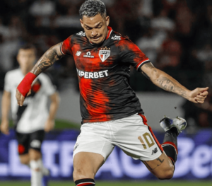 São Paulo 3 x 0 Vasco - Tricolor atropela no Brinco e cola no G-4