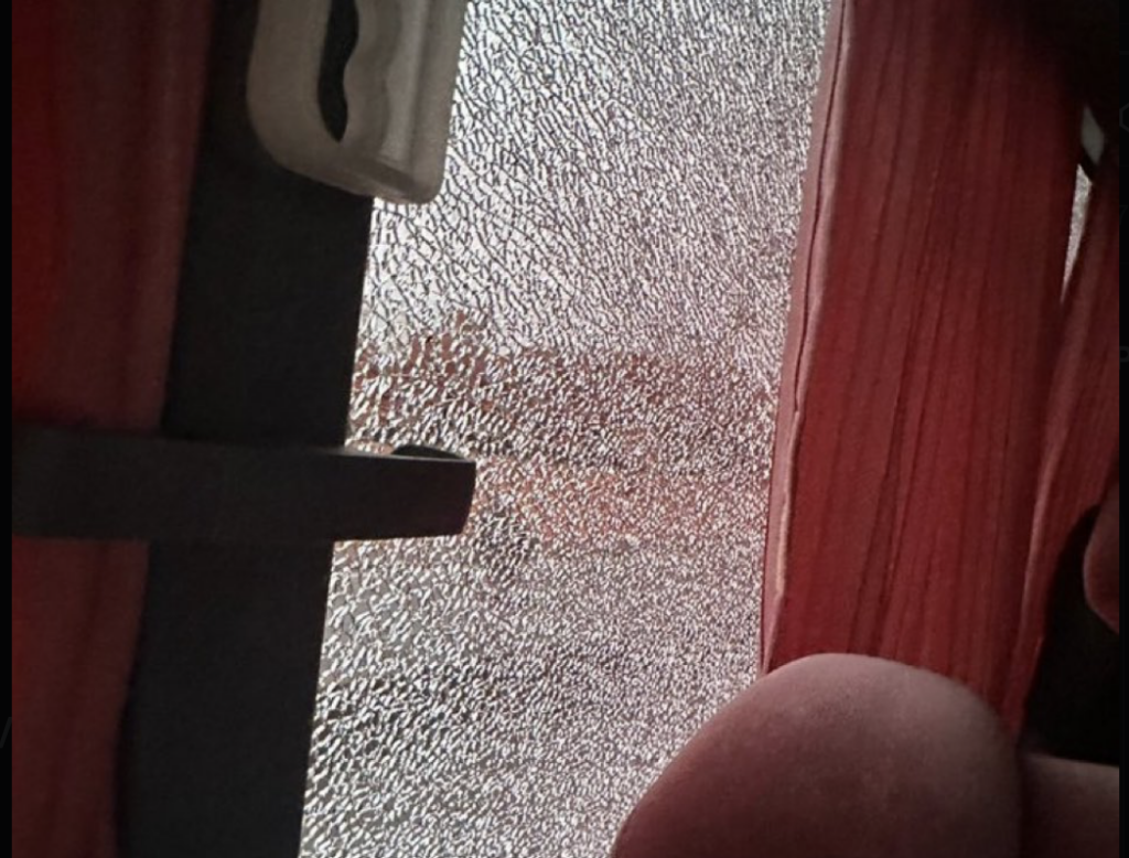 Ônibus apedrejado e tentativa de invasão marcam pré-jogo de Corinthians e Flamengo