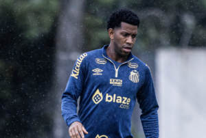 Gil pede concentração ao Santos em 'jogo importante' com Ceará; lateral tem fadiga muscular
