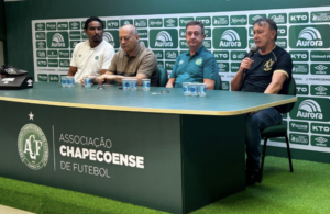 Chape foca em duelo com Brusque e avisa: ‘Vamos seguir sofrendo'